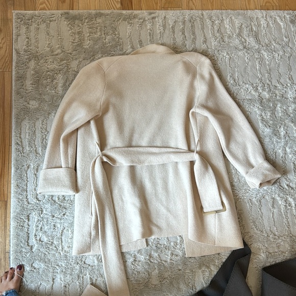 Beautiful Vince wool cashmere blend sweater coat. Ivory size small - Picture 5 of 5